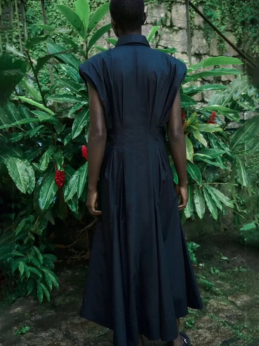 H&M Black Poplin Cotton Maxi Shirt Dress with Structured Shoulders - Picture 4 of 10